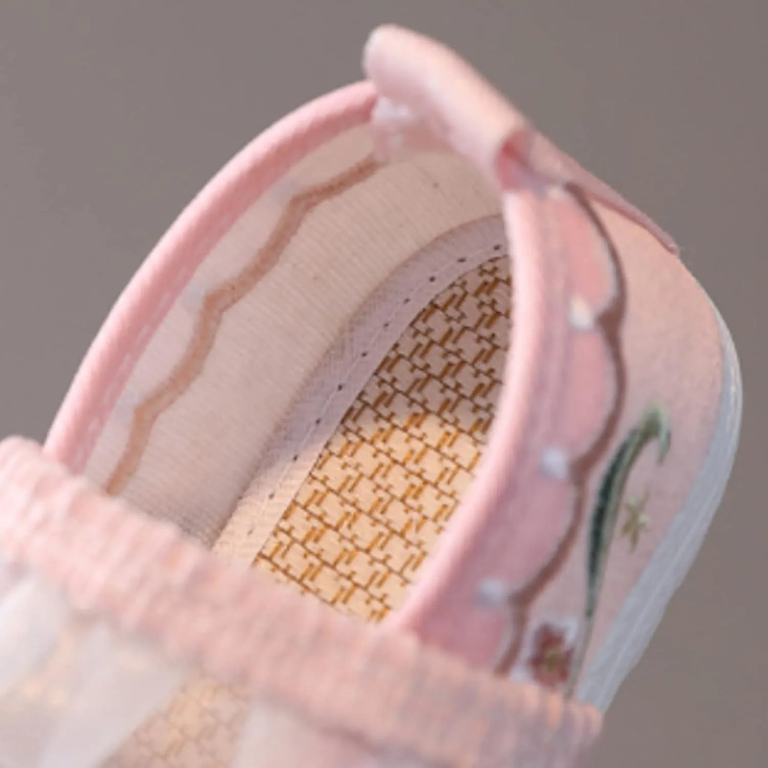 Girls Flat Bottomed Bunny Embroidered Sandals Fashionable Children Vintage Retro Performance Dress Shoes for Kids