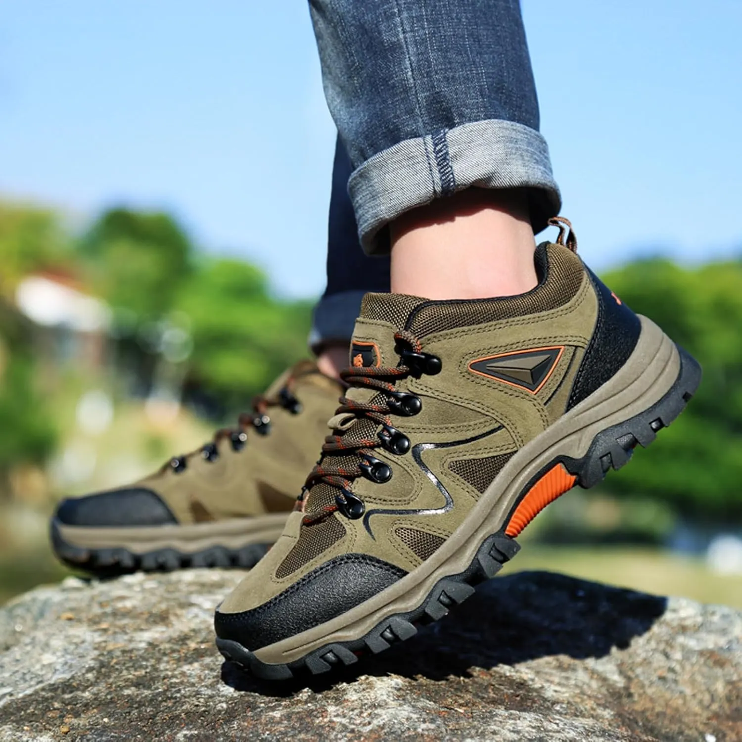 Men Sports Shoes Fashionable New Pattern Solid Color Thick Sole Outdoor Mountaineering Shoes Comfortable Flat Bottom Lace Up Shoes Men Sneaker